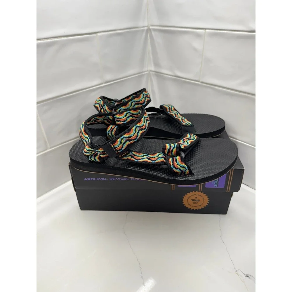 Teva 80s Archival Revival men's size 9‎